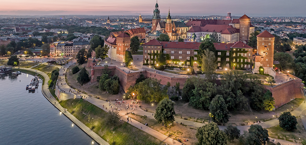 <img src="jakie-są-najlepsze"alt="Wawel wieczorem z lotu ptaka">