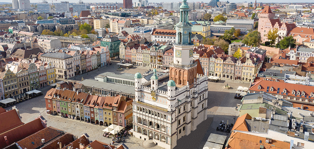 <img src="jakie-są-najlepsze"alt="rynek w Poznaniu z lotu ptaka">